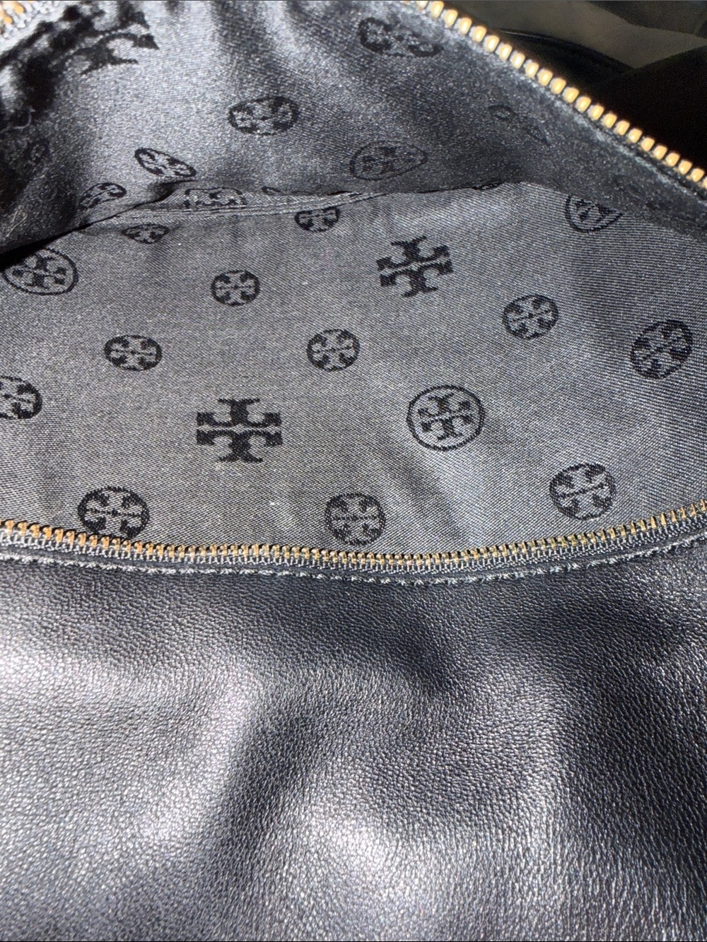 Tory Burch Black Leather Bag with Gold Chain - Picture 7 of 13
